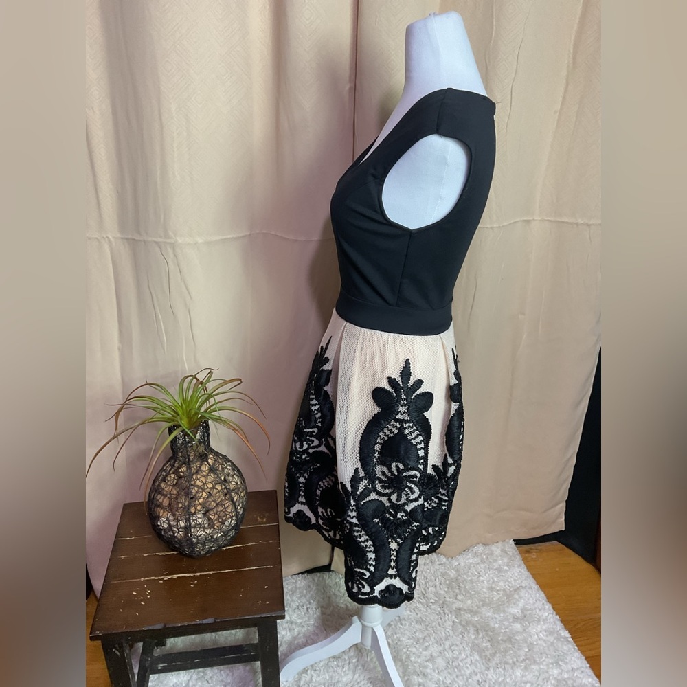 AKIRA Chicago Fit & Flair Dress - Picture 4 of 11